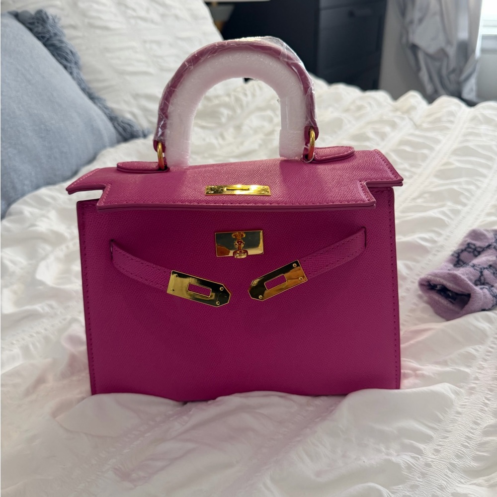 Elegant Pink Handbag - Picture 2 of 6